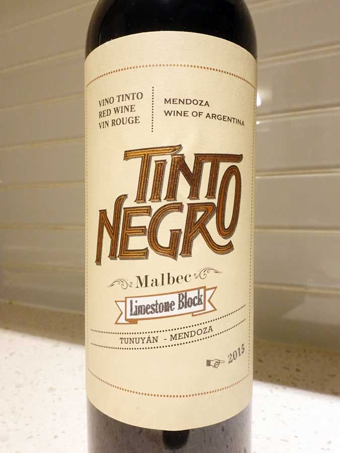 Hoy tomo Tinto Negro Malbec Limestone block, ya un clásico popular de <a href="/colosejanovich/">Alejandro Sejanovich</a>. #RayoVino