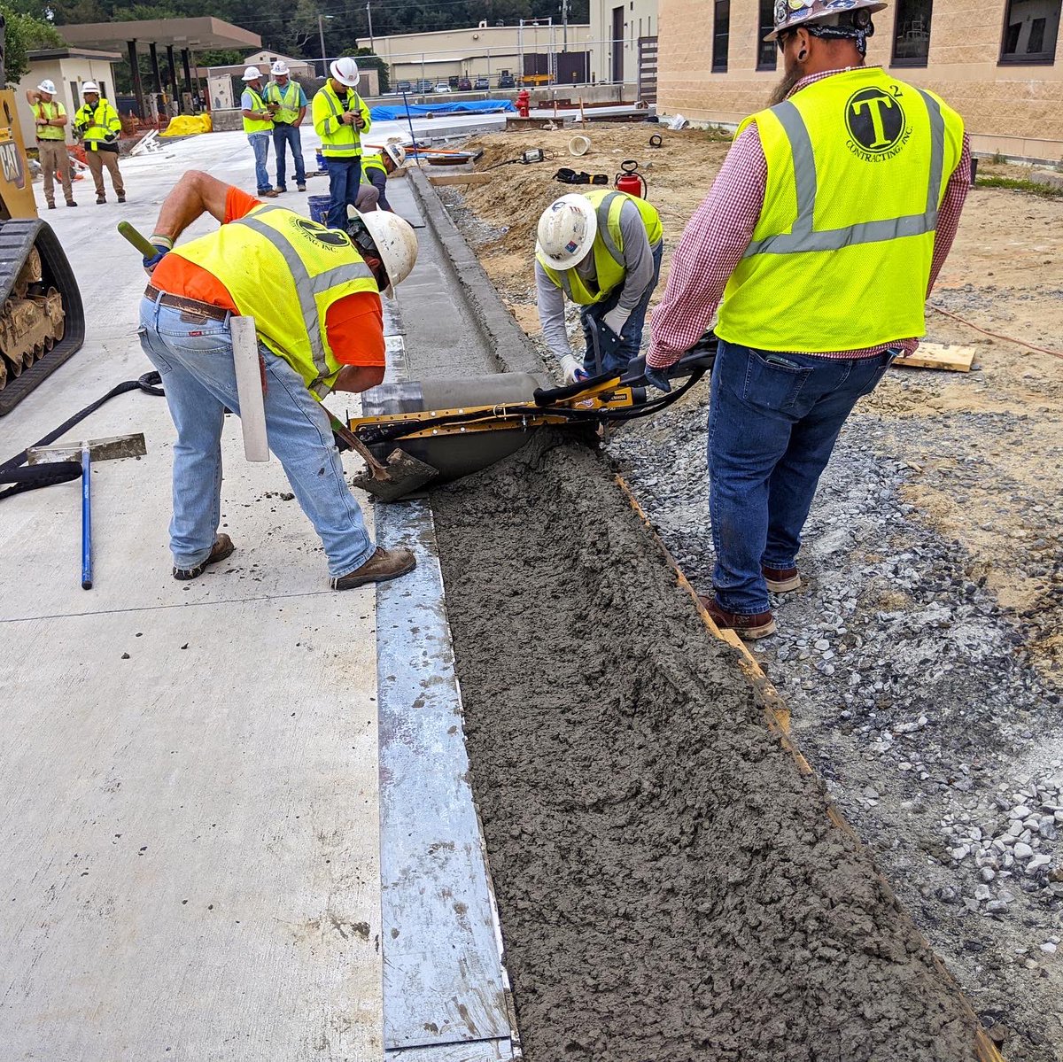 CurbRollerMfg's tweet photo. Had a great day training Pat & his crew from T2 Contracting at Seymour Johnson AFB in North Carolina! Special thanks to @GuaranteedGSC for providing the best equipment solutions for their customers #curbroller #concrete #Construction #curbmachine #AFB https://t.co/SCa1r53lgZ