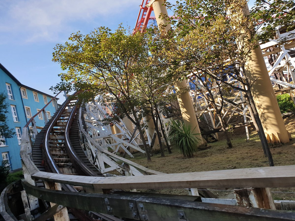 Blackpool <a href="/Pleasure_Beach/">Pleasure Beach Resort🎢</a> would have opened for the 2021 season today under normal circumstances.  Whilst we can't be at the park today, here are some photos from early last year! #bpbmemories