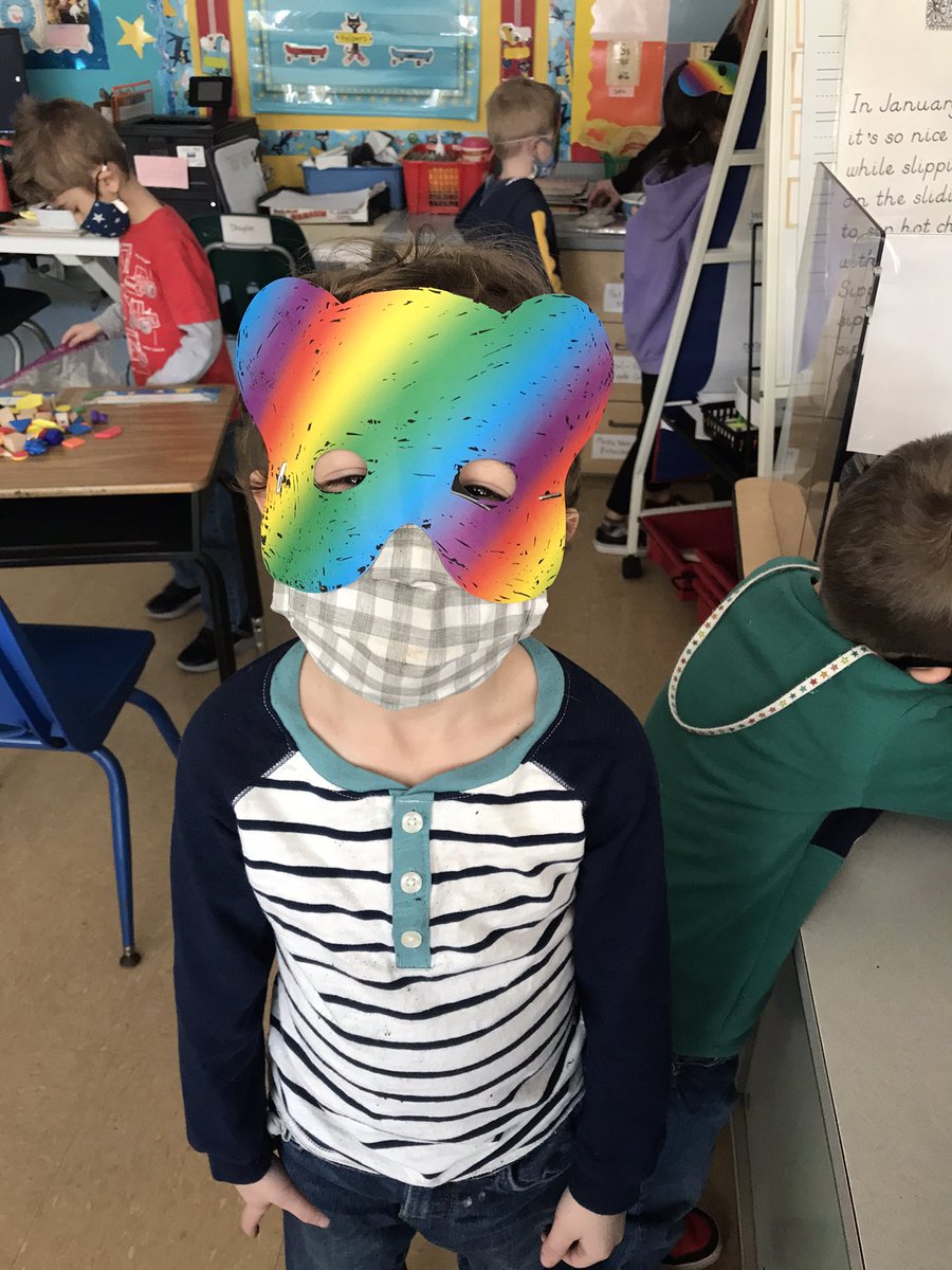 A few more creative masks including a “dab” from Grace the fox! @KESPrincipal6Cs
@Carmelschools
#Carmel6Cs