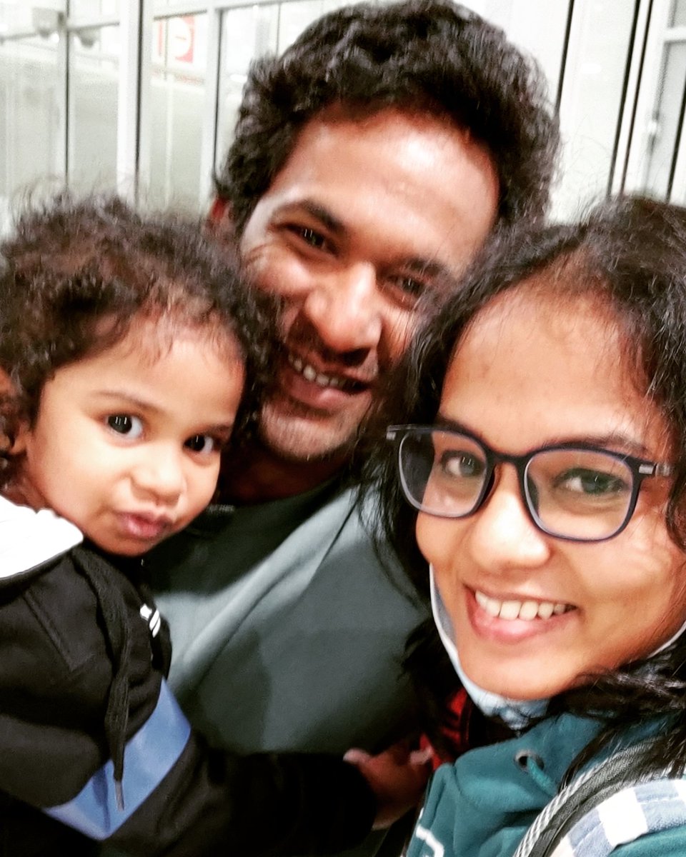 debby8487's tweet photo. Thank you @dfat @Qantas  for reuniting our family!!! https://t.co/NUjYQOlwbX