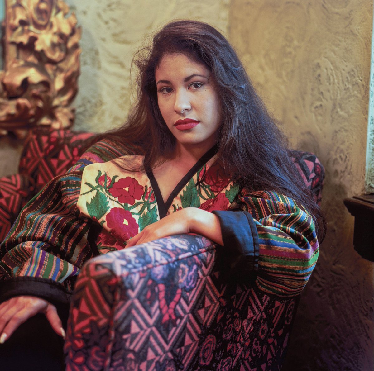 RT @comolareina: Selena Quintanilla photographed by John Dyer (1995) https://t.co/94rNX2I8c4