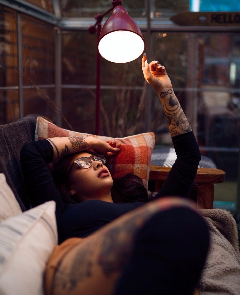 LittleSheWoIf's tweet image. "You guys are way too quiet tonight.."