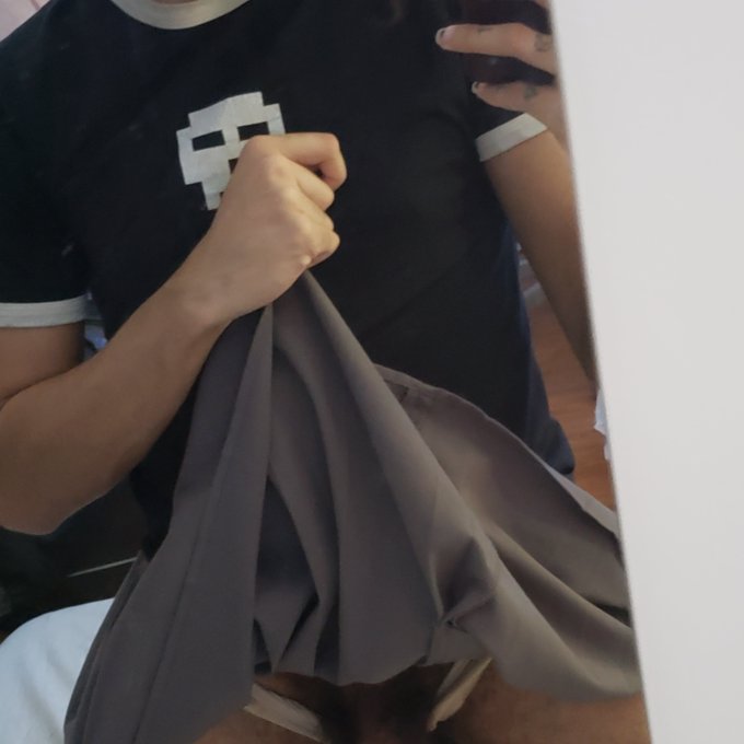 2 pic. get yourself a cute androgynous girlfriend like me <3 https://t.co/yPOluNyDTI