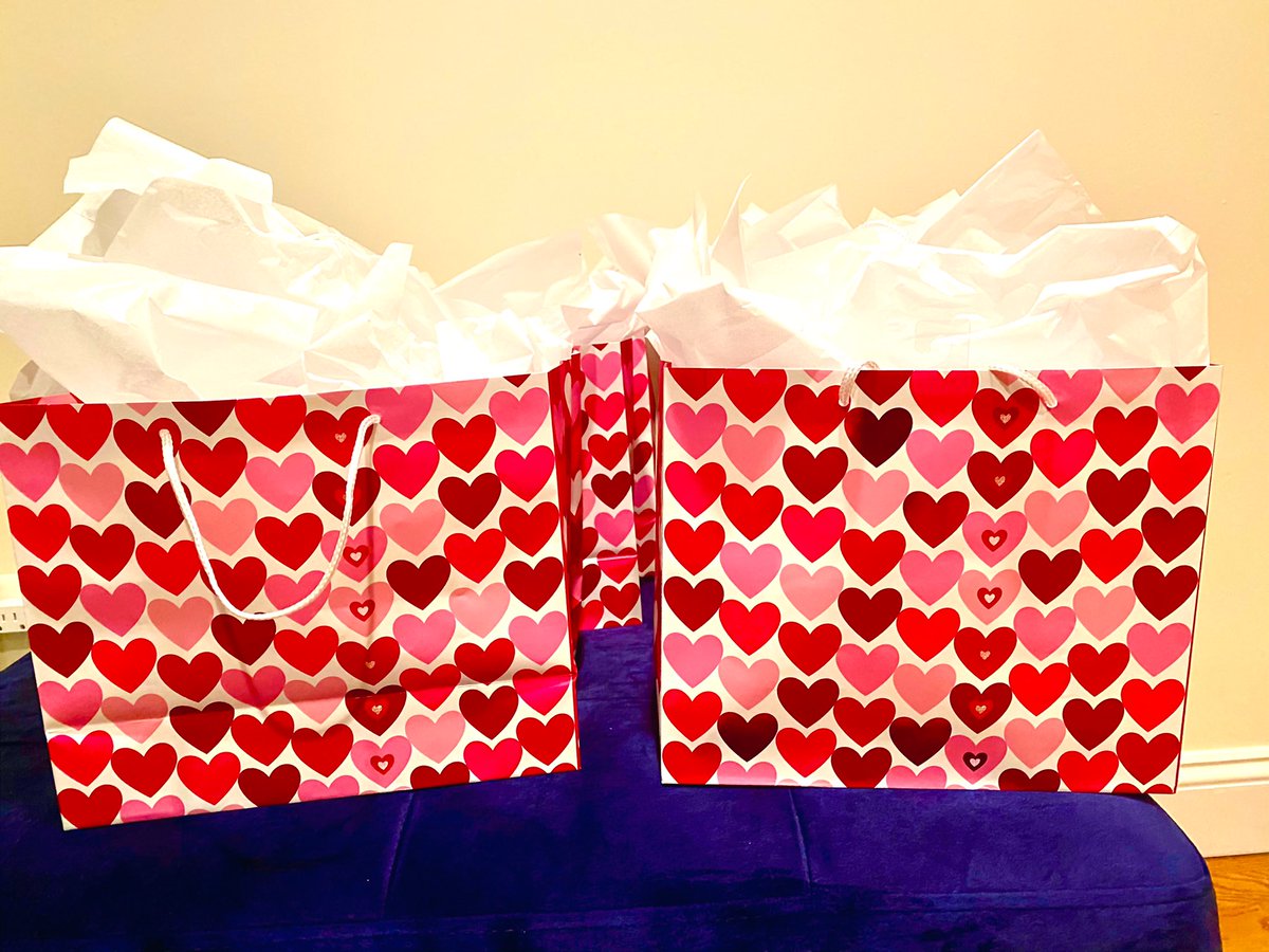Started the month of love off making Valentine’s Day self-care packages for DC women returning citizens at Fairview Halfway House ❤️. Access to feminine hygiene products is one of the biggest barriers for women during their reentry process. 

<a href="/hfoundation2013/">The Hope Foundation Reentry Network</a> <a href="/KnightCorey/">Corey Knight</a>