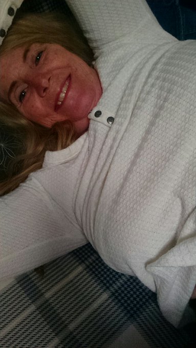 Learning how to do better selfies!!! https://t.co/umFtJKc55q