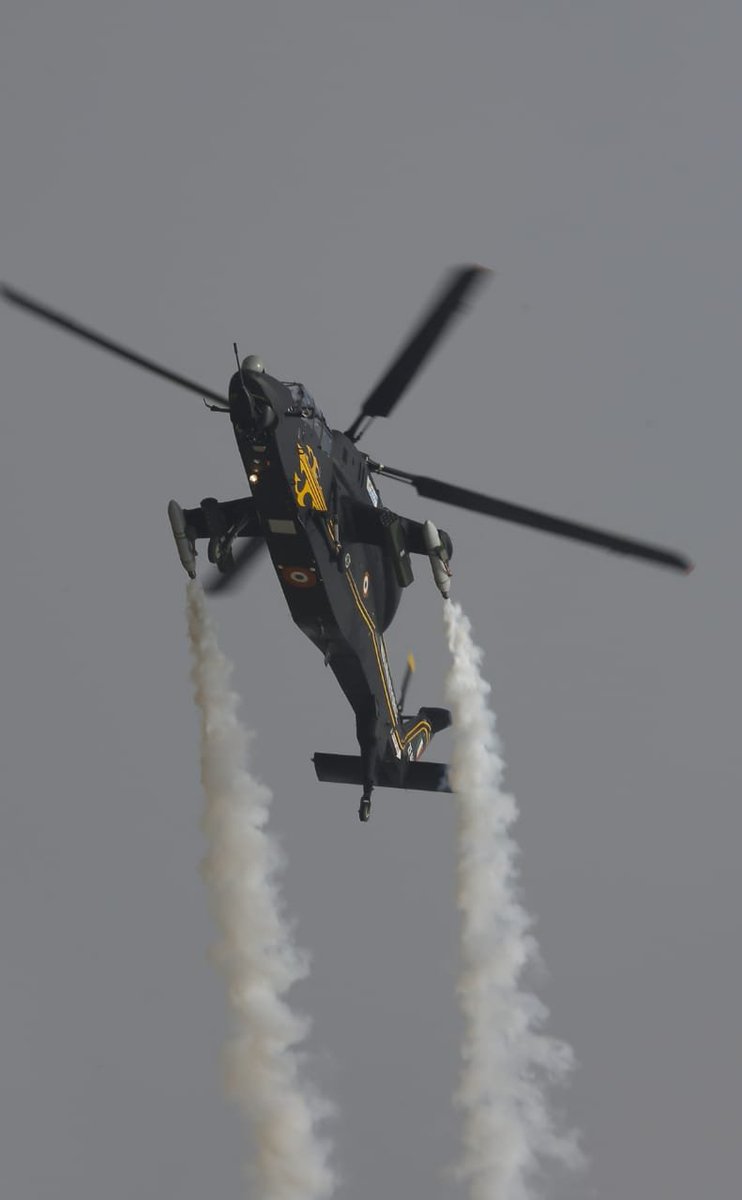 prangshudeb's tweet photo. Rehearsal of #AeroIndia2021 with DRDO's flying display of Airborne Early Warning and Control System (AEW&amp;C) in Netra formation, LCA in #Aatmanirbhar formation. #DRDOatAeroIndia Speeding the sky. #SelfRelianceDefence 
#DRDOdrive 
#DRDOInnovation 
#LeapWithDRDO https://t.co/qH6wY3vCYv