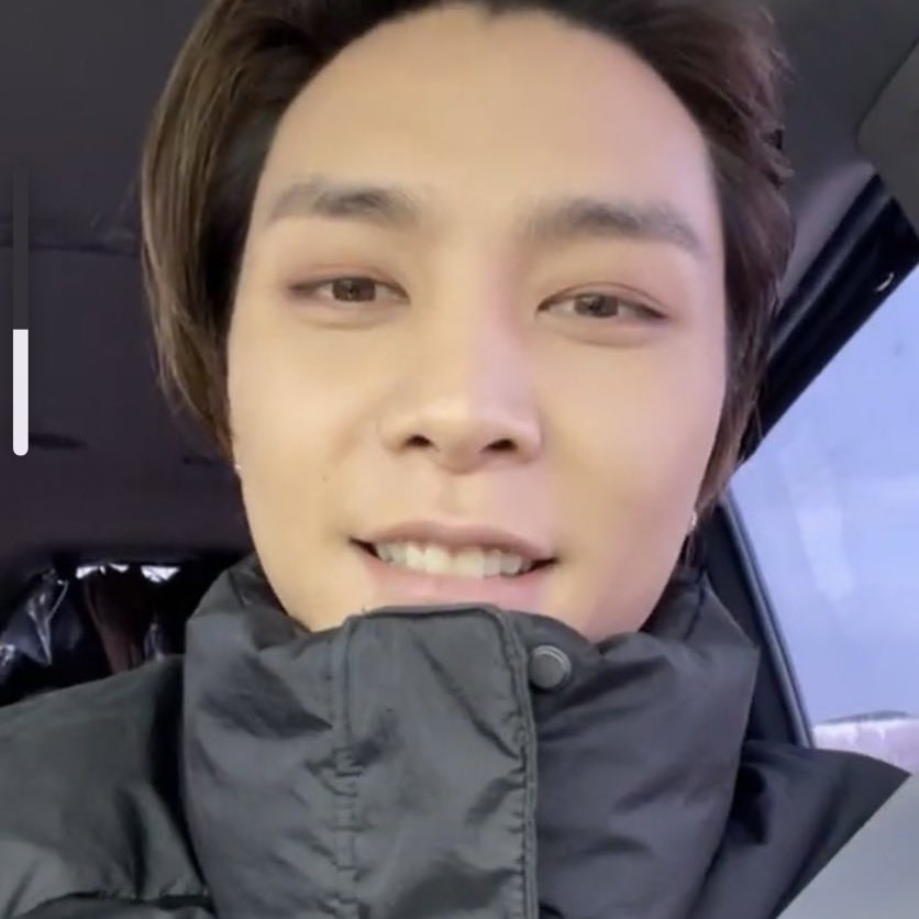 จอนบอกว่าวันนี้ม้าคจะไลฟ์ไอจีครั้งแรก ผมก็เลยมาเพื่อที่จะอัดมันเก็บไว้ โอ้ยยยยแด๊ดมาก555555555555ยืนหนึ่งเรื่องคุณพ่อเลี้ยงเดี่ยว