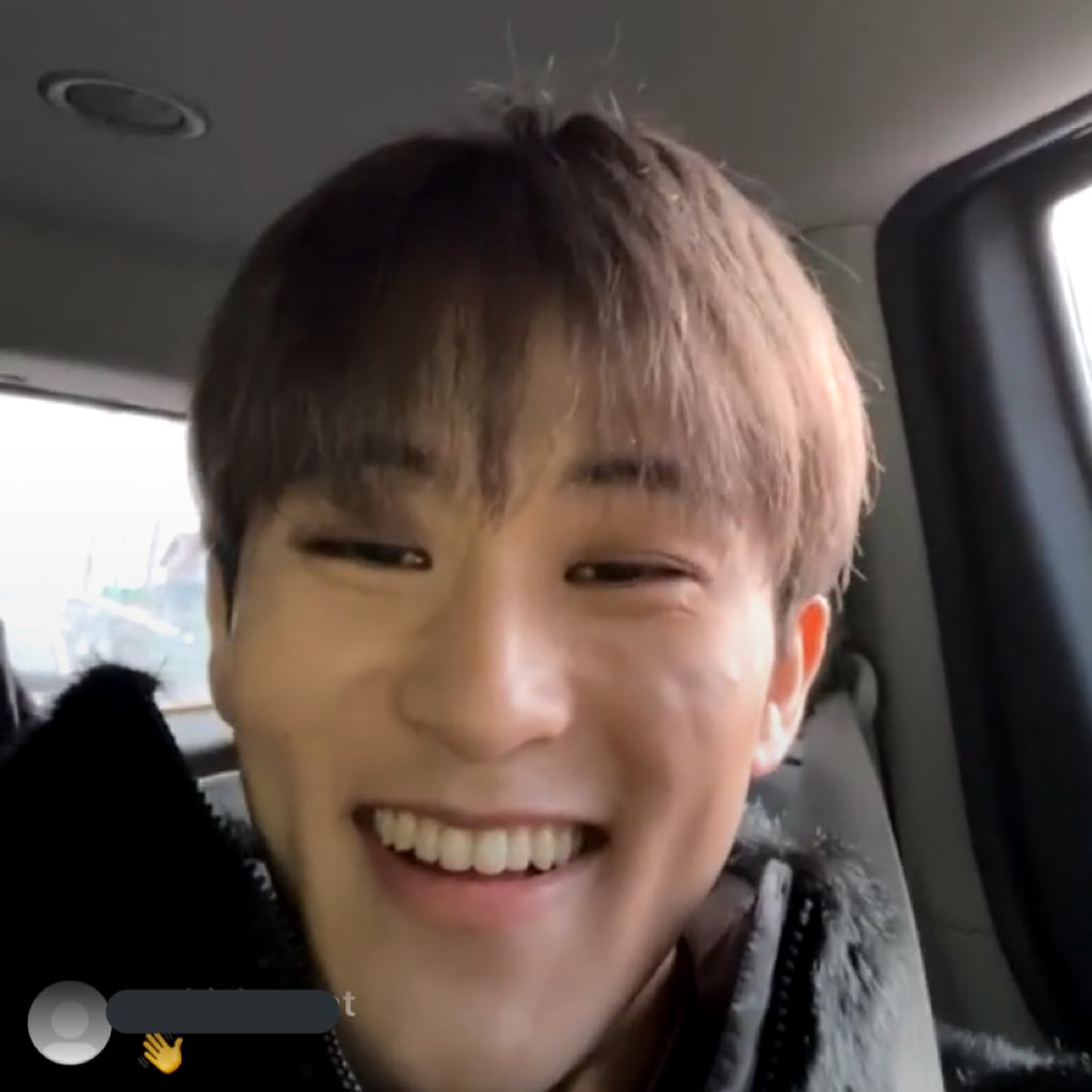 มาร์คก็คือรู้เลยว่าขำง่าย รับบทนั่งขำกับยิ้มทั้งไลฟ์ 5555555