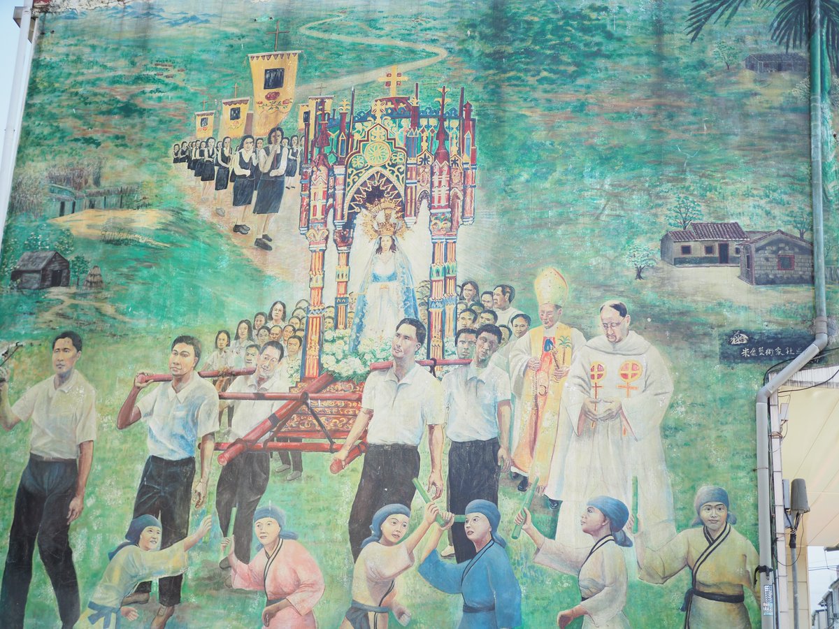 The cultural hybridity is also reflected on religious practices here, including the famous Han-influenced Mazu-style inspection tour for Virgin Maria. A mural also depicts their Plains Indigenous root & identity, which has long been hidden due to centuries of stigmatisation. 9/