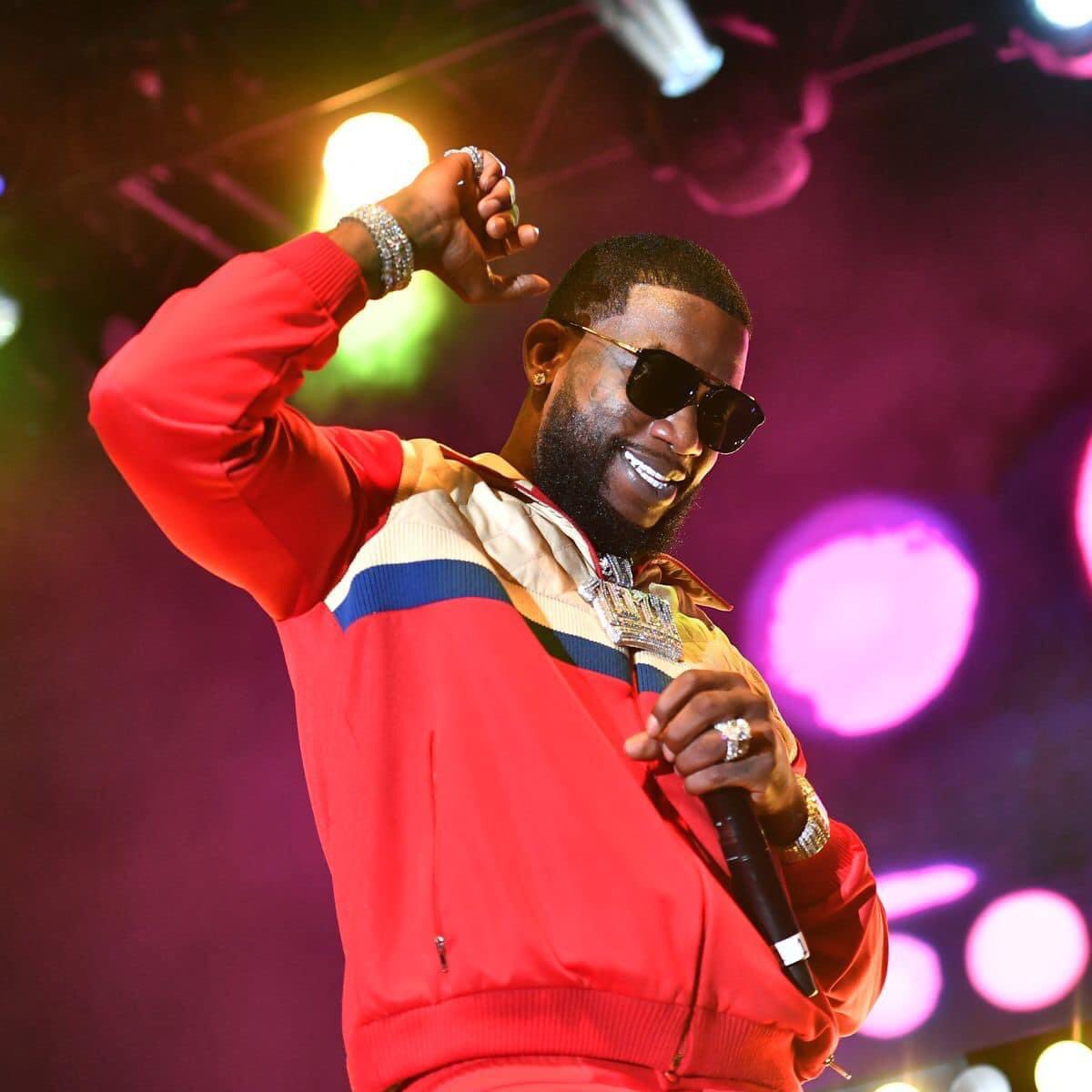 realcrizzy's tweet photo. Black History 101: Meet Radric Delantic Davis also known as Gucci Mane! He is the first Black Man in hiphop to perform all his diss tracks in front of the nigha he wrote them for! ✊🏾 https://t.co/awmZA0BOmh