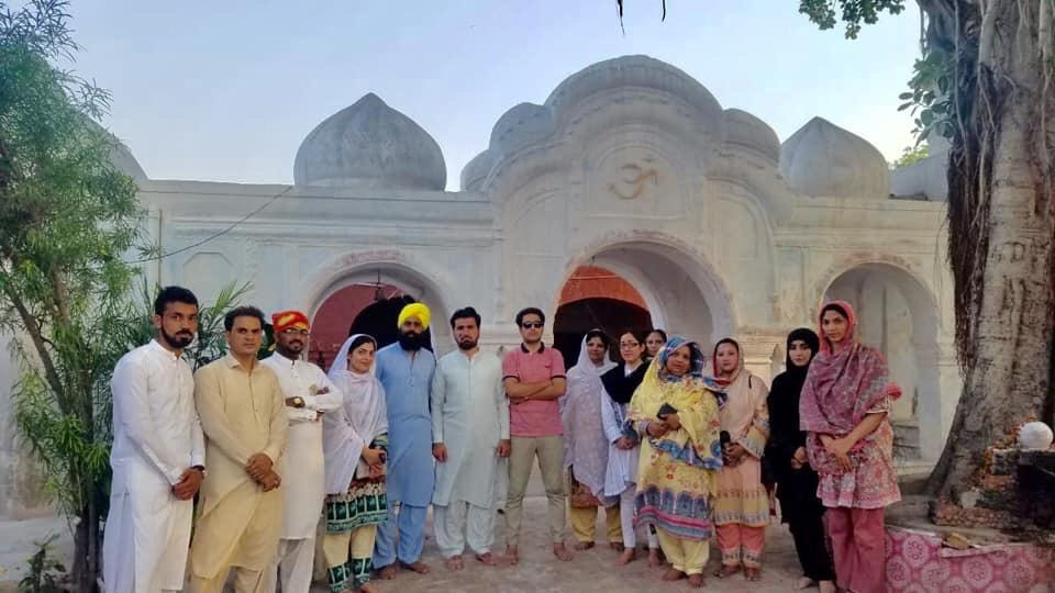 UNDP_Pakistan's tweet photo. #WorldInterfaithHarmony week was established by the @UN as a way to promote harmony between all people regardless of their faith. Read how #UNDPinPakistan is supporting the youth of Pakistan in their peacebuilding efforts. 🔗https://t.co/JGngd10FSQ https://t.co/2xxNS8EYAV