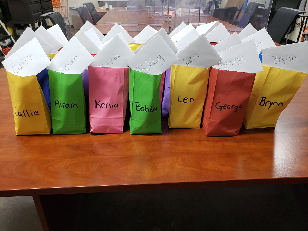 sara_freas7597's tweet photo. Im super proud of our associates @471 and their engagement in getting leads each week! Its because of you we're #1 in the district for both leads &amp; measures comp 💪 #Team471rocks #goodiebags #D66proud #AssociateInvolvement @MarcusCook471 @D66Celest @LopezRossanna @MatthewMASM471 https://t.co/myIo15WmNL