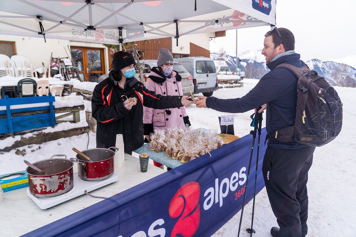 Europe2Alpes's tweet photo. Que faire cet hiver en Isère ? (#5) ❄️

Participez à une rando gourmande😛
La station des @2ALPES vous invite à des randonnées raquettes, ou à skis, ponctuées par des pauses gourmandes.
 
Présentation à 12H et 20H dans la story !  
(📷Luka Leroy)

👉 https://t.co/vQjOEz1yPL https://t.co/AhYm3yO0Dr