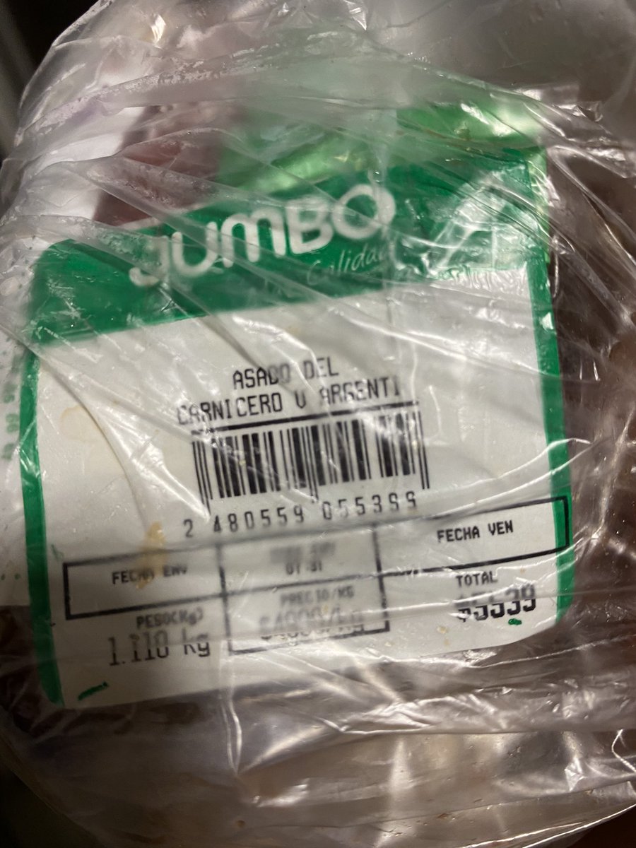 Renemendoza86's tweet image. @JumboChile que lata cuando uno tiene gana de comer un rico asado y compras un trozo de carne con toda seguridad, confiando en la calidad que prometen y te sale rancia 🤢