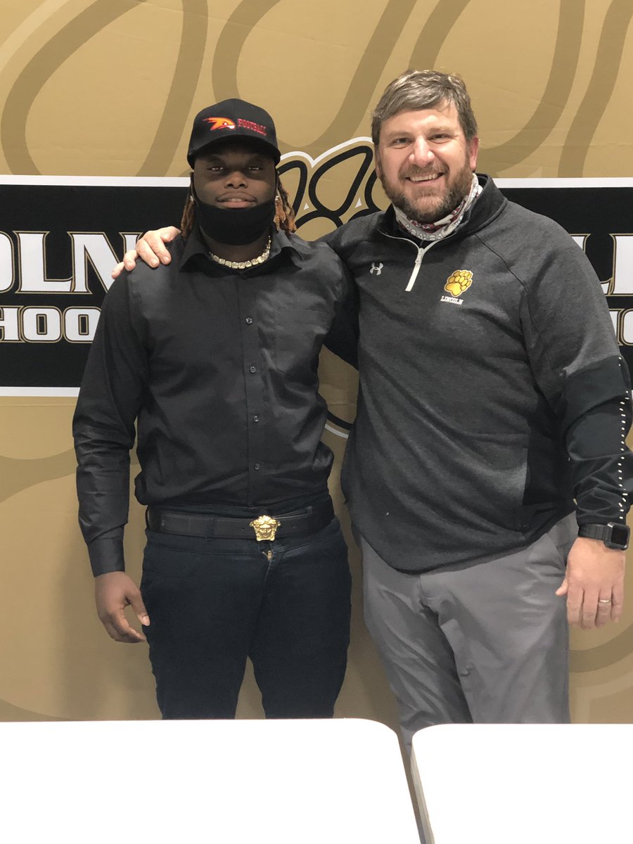 Congratulations to Tre Hines and Tre Wilson I’m signing their National Letter of Intent today to continue their football and academic careers at the next level. We are proud of you! #BearDown