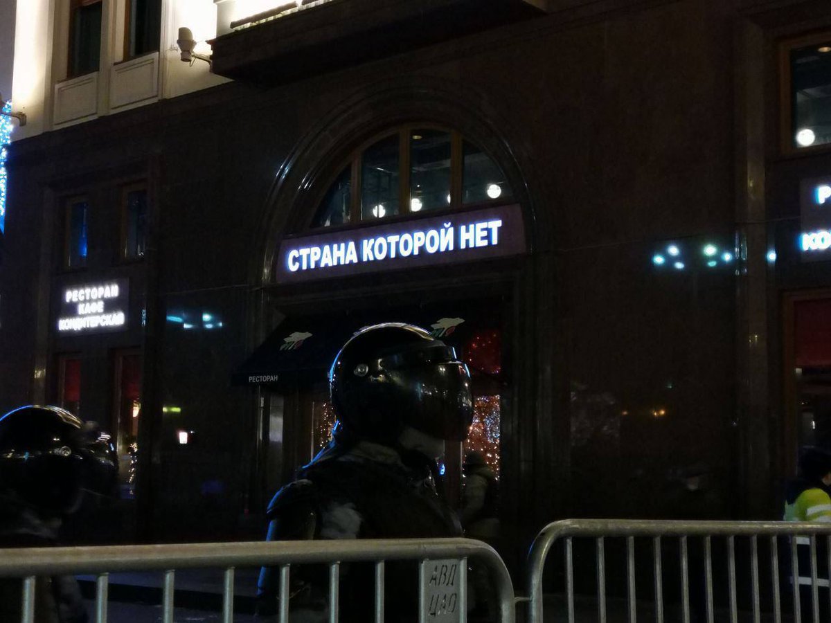 Доброе утро, дорогие россияне! Сегодня мы проснулись в другой стране. Переход от авторитаризма к тоталитаризму свершился. Удачи нам всем.