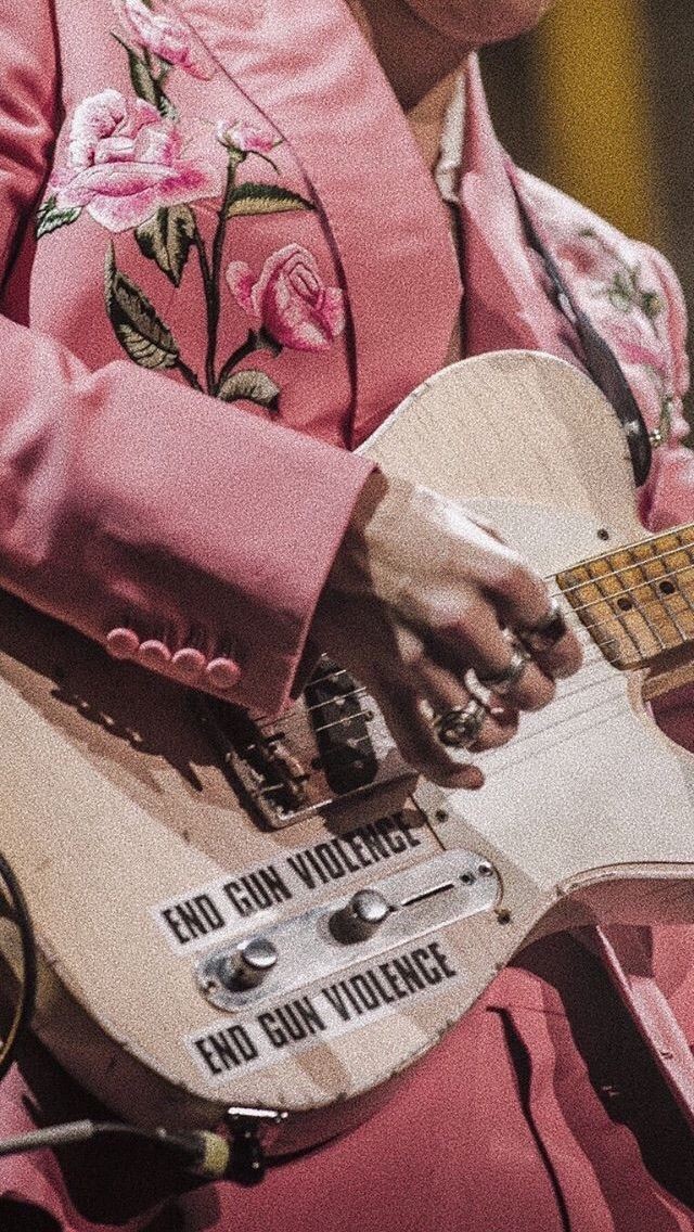 hmdwxlls's tweet photo. #KCA #VoteHarryStyles 
Mi mamá me dió la vida,pero Harry Styles me dió ganas De vivirla🥰🥰💚 https://t.co/tBJk0jcOFw