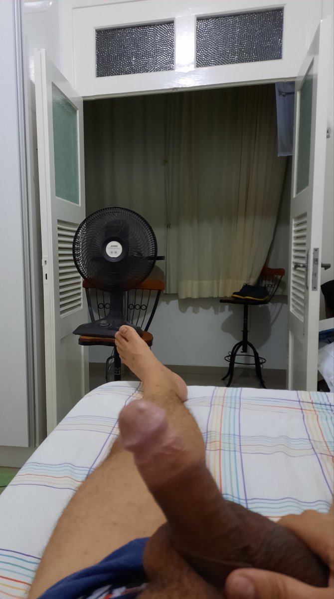 ProfessorATV's tweet photo. Nem o ventilador conseguiu me refrescar hj 🍼💦 https://t.co/BfFdZ9ISBW