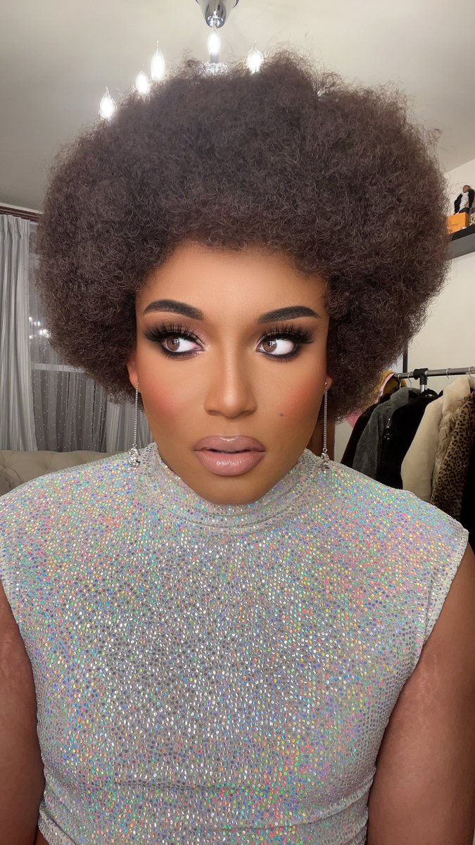 _kscreven's tweet photo. Recreated this @NaomiCampbell makeup look 💄✨💞#happyblackhistorymonth 🤎🖤 https://t.co/8w5ss2f2zr