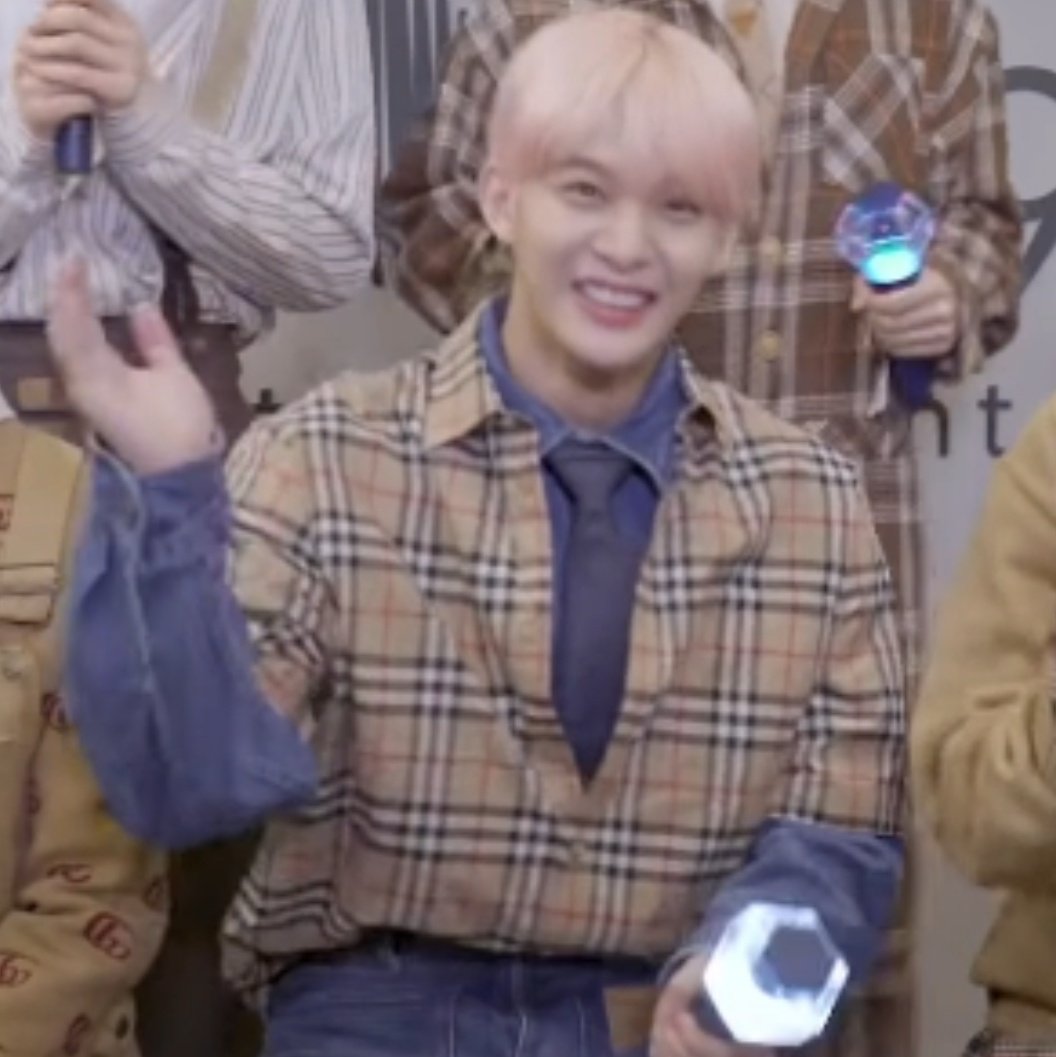 3 yrs old babie 👶🏻

#배진영 #BAEJINYOUNG #CIX