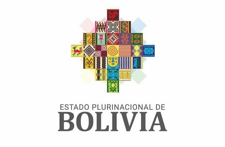 crowross1's tweet photo. @JeanineAnez Jajajaja ahora quiere la capa de heroína 😂😂, calladita se ve más bonita señora #autoproclamada, error histórico de la última década de nuestro amado ESTADO PLURINACIONAL DE BOLIVIA. Usted sólo deje un saldo terrible de muertos y un desastre económico. https://t.co/bgP8msdbz2