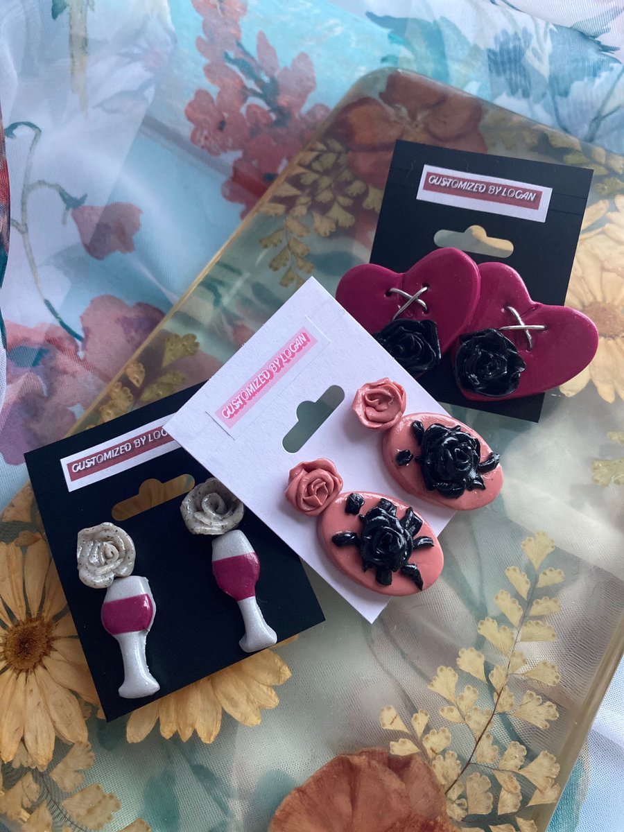 logananhorn's tweet image. 🍓 examples of the new earrings coming TOMORROW 👼🏼 

RT THIS for a $7 discount code in your inbox (this is a new one, guys!) 

That’s GUARANTEED FREE SHIPPING + a discount‼️

CODE IS ONLY AVAILABLE UNTIL 2/14 (VALENTINE’S DAY)

WEBSITE LINK BELOW 🥂 
customizedbylogan.squarespace.com/shop 
💌
