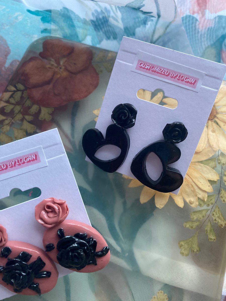 logananhorn's tweet image. 🍓 examples of the new earrings coming TOMORROW 👼🏼 

RT THIS for a $7 discount code in your inbox (this is a new one, guys!) 

That’s GUARANTEED FREE SHIPPING + a discount‼️

CODE IS ONLY AVAILABLE UNTIL 2/14 (VALENTINE’S DAY)

WEBSITE LINK BELOW 🥂 
customizedbylogan.squarespace.com/shop 
💌