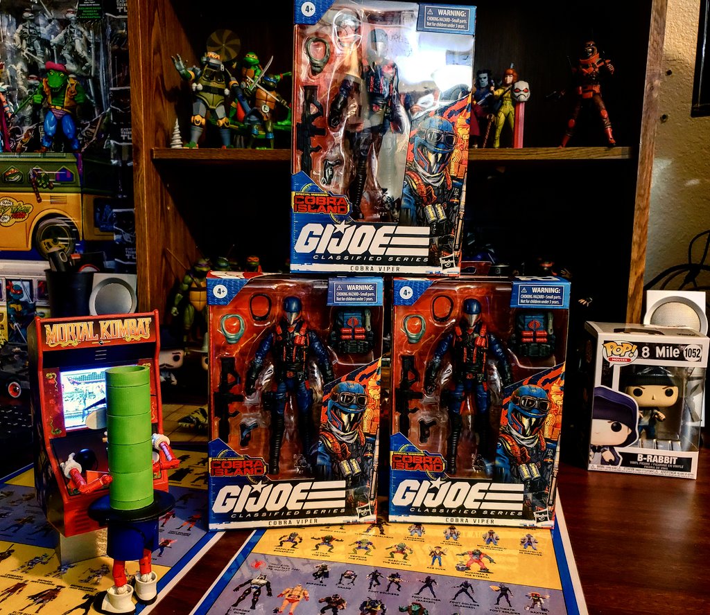 Bongzeez's tweet photo. It's #BongzeezGiveaways time!! 1st one to start off the month of Feb wanted to go big. Winner gets a Cobra Viper
Winner will be picked Sunday 8pm cst

1. Follow @Bongzeez
2. Like
3. RT w/ #CollectorsHelpingCollectors 
4. Comment or Gif your all time favorite GI Joe character. https://t.co/dfx3bvoPTp