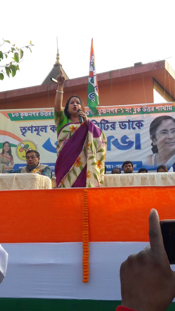 PradipM35495612's tweet image. মাছ ধরতে শিকারিরা যেমন বড়শিতে টোপ ব্যবহার করে ঠিক তেমনই ভোটের আগে বিজেপি হিন্দুত্ব ও আচ্ছে দিনের টোপ দিয়ে বাংলার মানুষকে ভুল বোঝাচ্ছে৷কিন্তু বাংলার মানুষ বিজেপির টোপ গিলবে না৷
#Krishnagar-Nadia