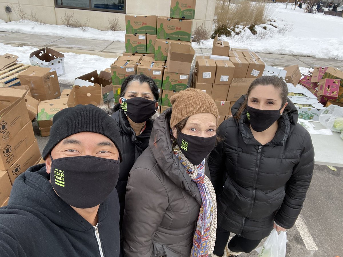 chadnico's tweet photo. Humbled to have the chance to join @chicagofair @SoondraCares at @YMCAChicago’s #McCormickTribune #YMCA #CommunityDay w/@FoodDepository &amp; @CPD_Media providing free #COVID19 tests, food &amp; #FairTrade #WashableMasks #MasksWithoutBorders #FirstTuesdayOfTheMonth #ThisIsTheWork #Proud https://t.co/opVUasAbLz