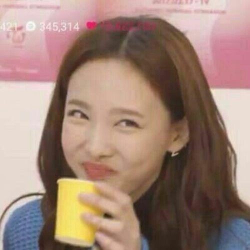 MultifandowB's tweet photo. @oncetwicebrasil @JYPETWICE Sana 100%gay https://t.co/3ZpkrbvjeA