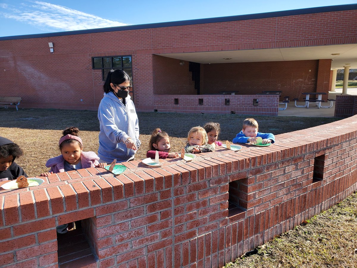 DuirdenJennifer's tweet photo. Phil saw his shadow! @HumbleISD_HE https://t.co/6ofRkP089a