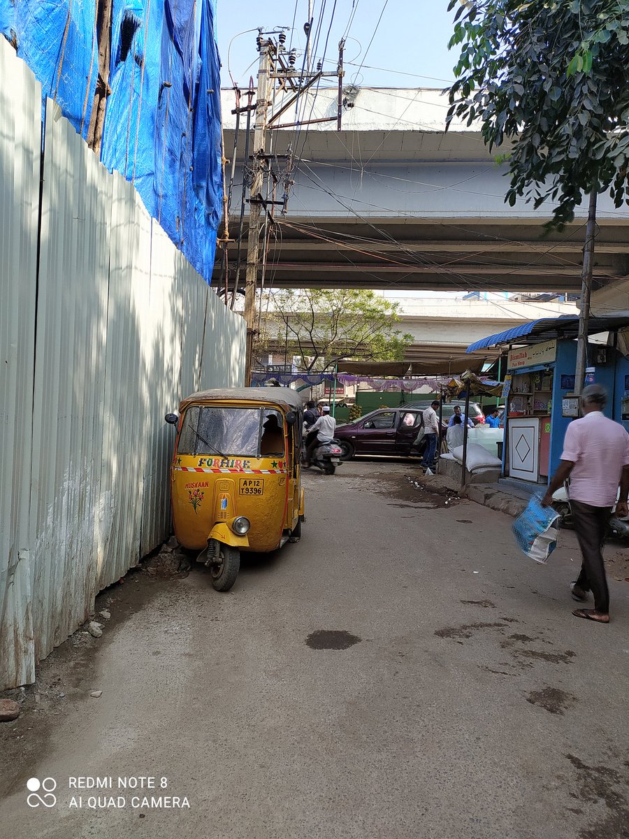 AshhFaakh's tweet photo. @hydcitypolice @shogolconda @ZC_Khairatabad There's an abandoned Autorickshaw parked for over a week which is unattended in the Relief hospital lane under Tolichowki x roads Flyover. This is blocking the entrance and creating inconvenience. Request you to kindly remove it. ,🙏 https://t.co/e84WmsK2Ur