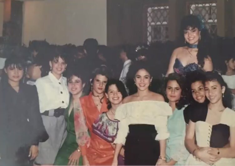 Shakivida's tweet photo. Shakira at a quinceañera’s party https://t.co/jmBniOwZXL