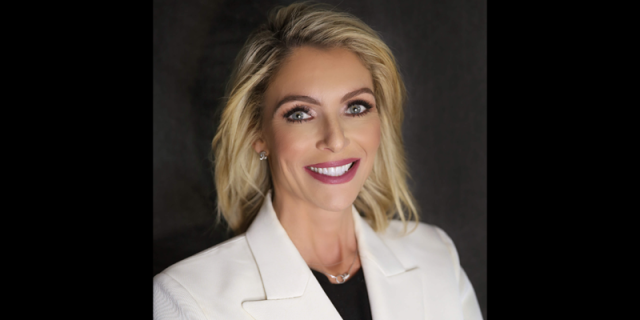 Sales20Leader's tweet photo. "This past year threw curveball after curveball at leaders who had to navigate a pandemic while managing work-from-home transitions, economic uncertainty, social unrest, and increased anxiety among employees.” - @Talend #CEO @ChristalBemont @Entrepreneur https://t.co/4OBKlb6Qru https://t.co/Ug7S4Qu3m9