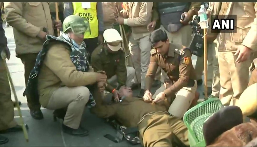 Rjv6575's tweet photo. @rihanna Policemen beating farmers badly. Get a better thing to do for urself. https://t.co/cZxtWld2Q4