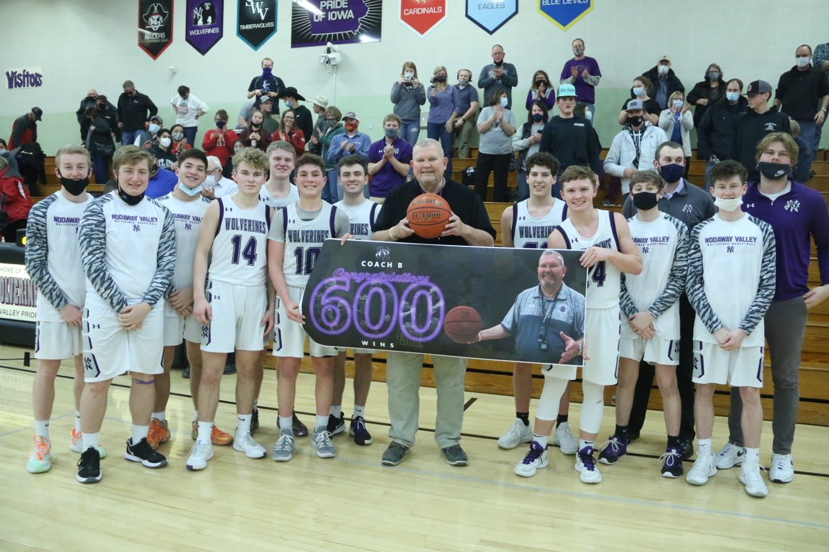 Nodaway_Valley's tweet image. Congratulations to #NodawayValley Coach Darrell Burmeister on capturing his 600th career victory with a 66-53 win over the Mount Ayr Raiders! Awesome!

Images courtesy of Mr. Dickinson.