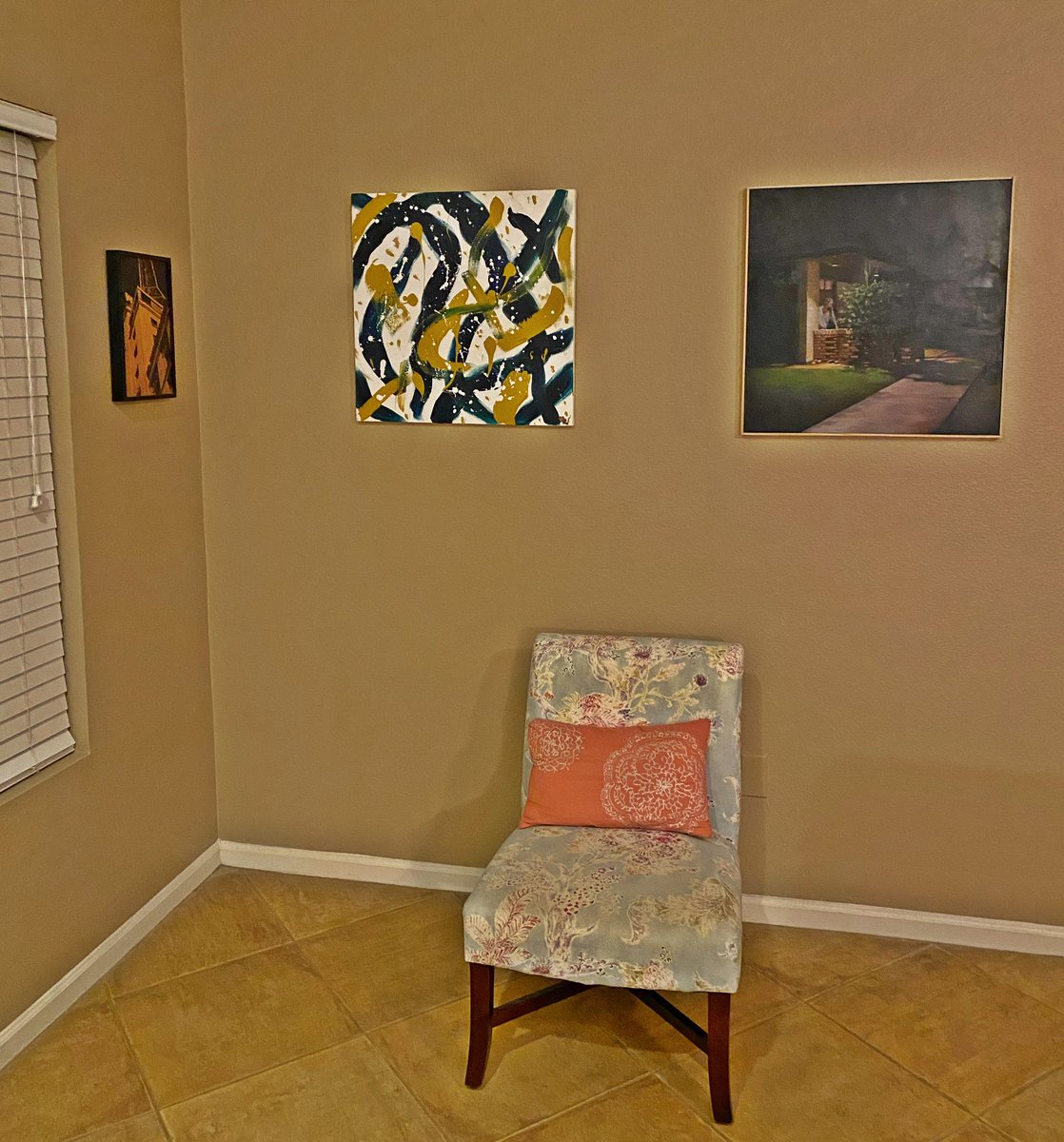 NicoleRoyseArt's tweet photo. Another successful Art installation at a client’s residence! Love how this gorgeous oil painting by @rcdecaussin & photograph by #peterbrianklein complete this room! Did you know that @RoyseContemp handles the whole process! For more visit https://t.co/ecaWJAyzqB https://t.co/jrIArYuYzi