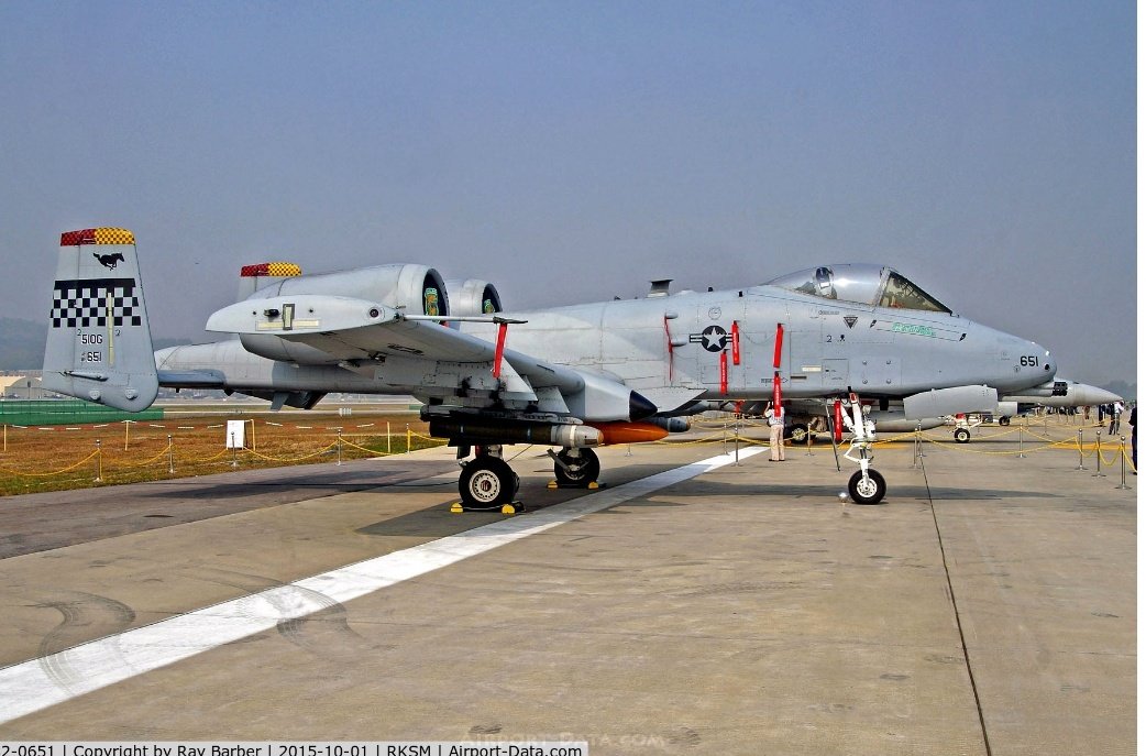 SpeckleBelly64's tweet photo. Couple of Fairchild Republic A-10 Thunderbolts operating over #Seoul 
#PILSUNG #AE19EC 82-0651
#PILSUNG #AE19C7 81-0962 https://t.co/8UEVWDm9Ea