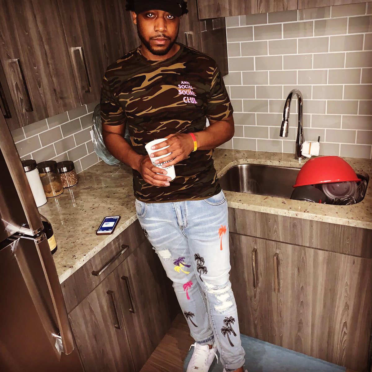 literallydaGOAT's tweet image. The price of a 🔵 raise up when you farther 🏌🏾‍♂️🌊🌊 - @MIABabyFace #PaperWorkParty