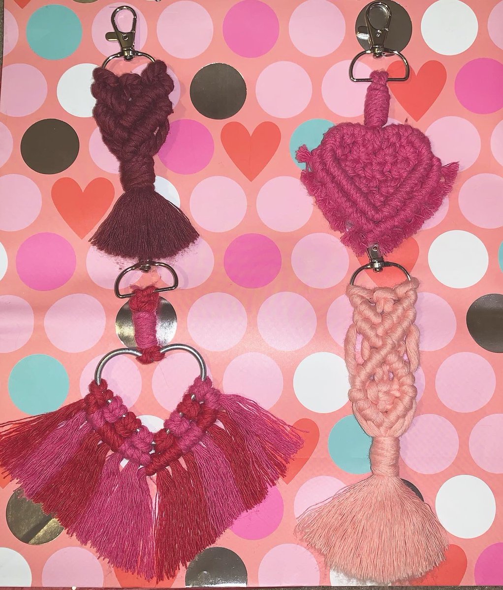 lizardqueen14's tweet photo. On that note, come see ya girl my knots this Saturday 12-4 at Villari’s💕 https://t.co/yI4DgTJUiJ
