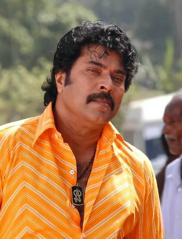 IkkaFanboy5's tweet photo. "നീ പറയാറില്ലേ എല്ലാ ആപത്തുകളിൽ നിന്നും രക്ഷിക്കാൻ കാവൽ മാലാഖയെ പോലെ ഒരാൾ വരുമെന്ന്... അതവനാ... മായാവി..!"🔥
ഇരുട്ട് അടി സർവീസ് (IAS)😊
#14YearsOfMayaavi ❤️
@mammukka
#Mammootty 
#ThePreist https://t.co/OUgDkyNArh https://t.co/ymvMyoV43Z