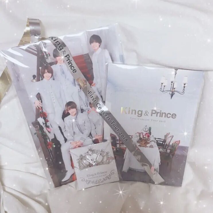 kingprincepre's tweet photo. King&amp;Prince プレゼント企画

King&amp;Prince デビュー魂グッズ 
・パンフレット
・クリアファイル
・ティアラブレスレット

当選人数      1名様

応募期間      2月8日まで

応募方法      
①リツイート
②フォロー
抽選でプレゼントします🎁

当選者にはこちらからご連絡させていただきます👌 https://t.co/En6APPATZp