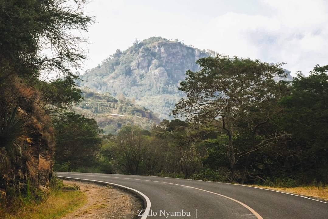 zollz's tweet photo. @mohammedhersi @taitatavetagovt @MajalaMlagui @GrantonSamboja Taita Taveta Is absolutely stunning! Some of the most epic landscapes you'll ever see in my opinion. https://t.co/1A9uM46cBk