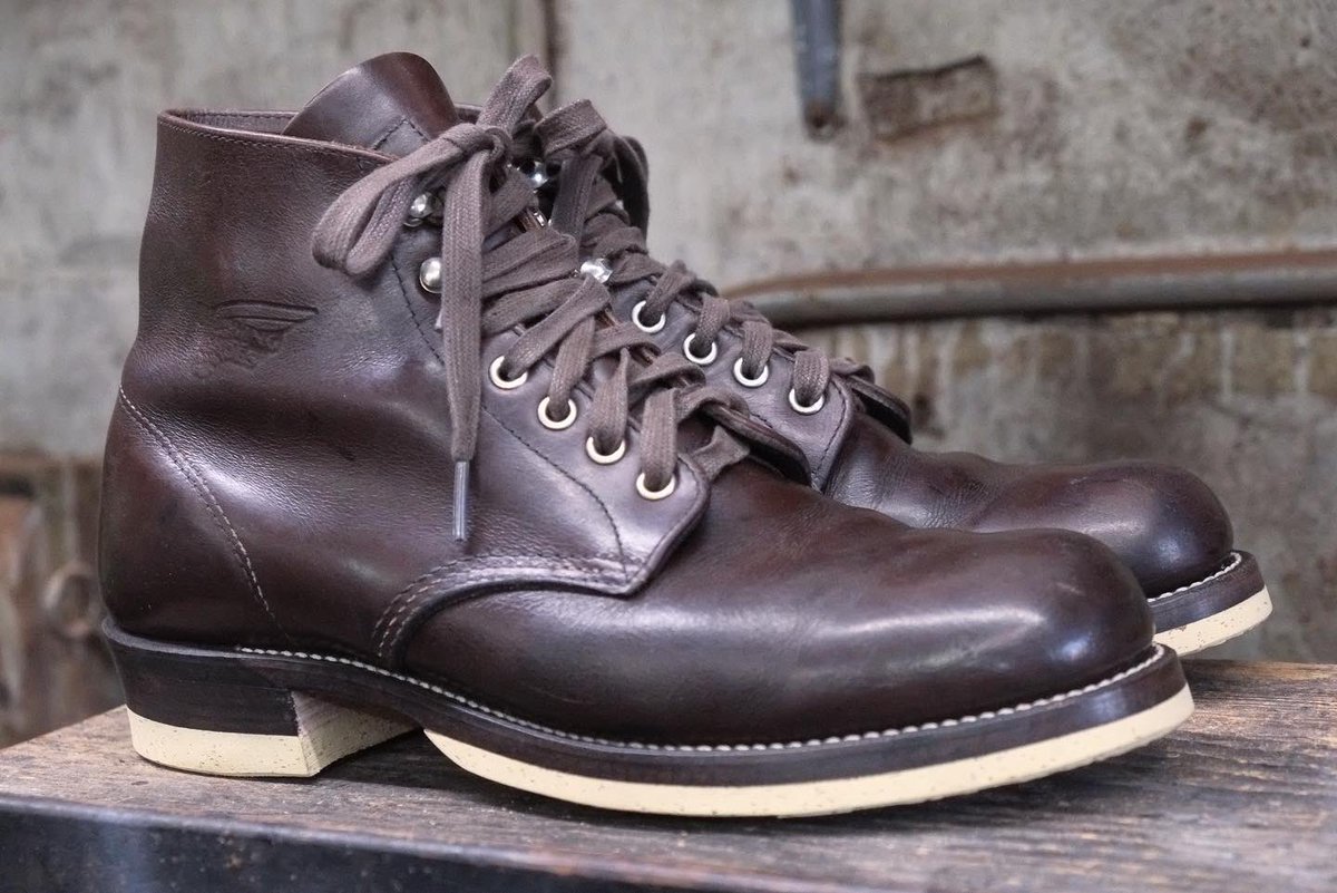 RoleClub's tweet photo. Redwing Resole. RC white cork halfsoles and heels. Low woodsman heel. Dark brown edge finish. #rcredwing #roleclub #bootrepair #redwing #redwingheritage https://t.co/kK3RYqcHIO