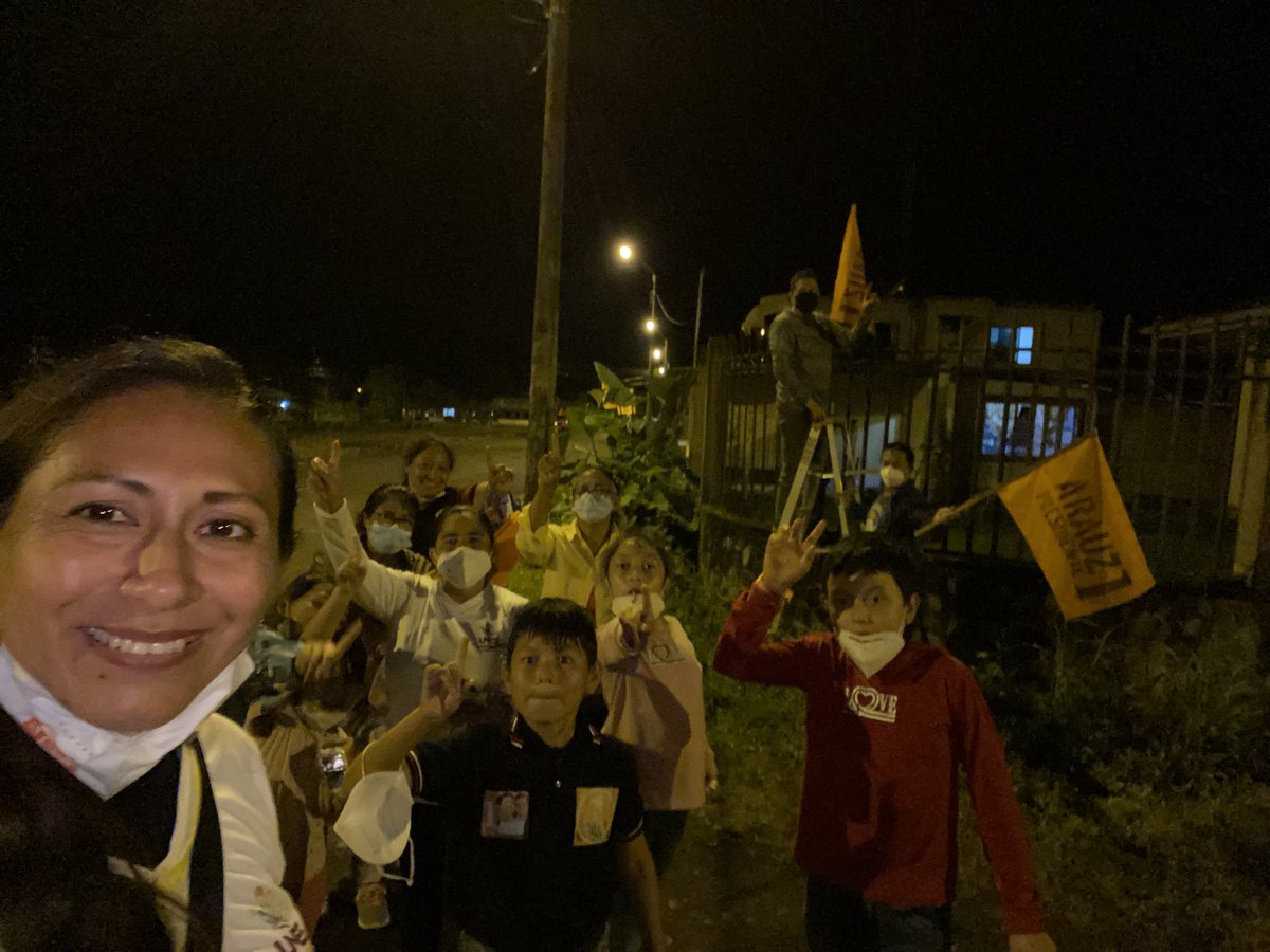 UNES_MujeresMS's tweet photo. Gran apoyo para #ArauzYRabascallSon1 en la parroquia #SevillaDonBosco, provincia de #MoronaSantiago.
Vamos culminando el trabajo puerta 🚪 a puerta 🚪 en #MoronaSeActiva.
Con el #BinomioDeLaEsperanza, #Ecuador 🇪🇨 va a #RecuperarElFuturo .@MashiRafael .@ecuarauz @rabascallcarlos https://t.co/qAjPltUuwB