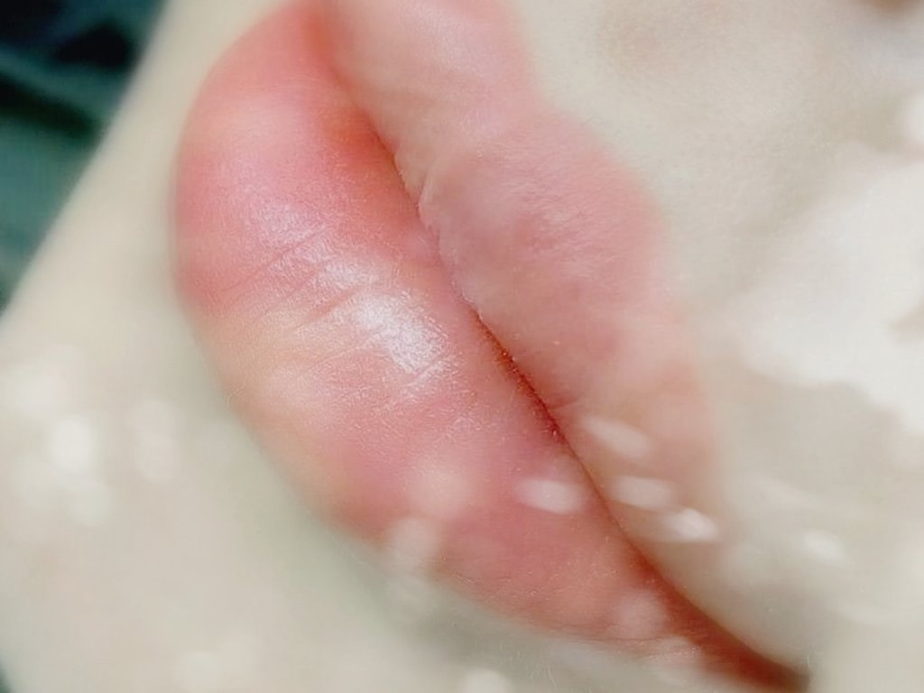 其实对于我老婆（好别扭，我也是天天被人叫老婆😓）我倒是并不太担心，她有主人悉心照顾的，现在最不好相处的是逐渐年纪变大的父母和会慢慢长大的女儿，什么同学同事什么的不用提了，既然这样选择，就注定没有了过往，更搞笑的是还偷偷拿了我现在的照片诱惑了一下大学时的情敌，就喜欢恶趣味，玩死你！ https://t.co/9DETuO80M1