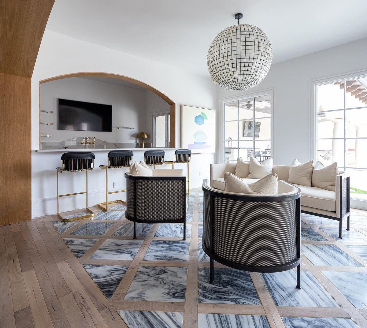 235Designs's tweet photo. Can we add a marble inlay, with brass trim, into https://t.co/FdHtyTWG3G please?? I know the installers were ready to kill me,but it was worth it 😆

Design @twothirtyfivedesigns 
Builder @andersonfinehomes
Photography @KMayfieldPhoto 
@emsertile @chipgaines @hgtv @discoveryplus https://t.co/vP2WjxXbHo