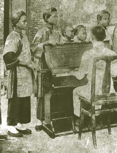 At the time, the Makataos had already been forced out from their coastal homeland by the incoming settlers. The exodus led some Makataos to resettle in foothill areas like Wanchin, competing & trading w the Hakkas. They faced the pressure to assimilate. 4/ https://www.shs.edu.tw/works/essay/2016/11/2016111017380863.pdf